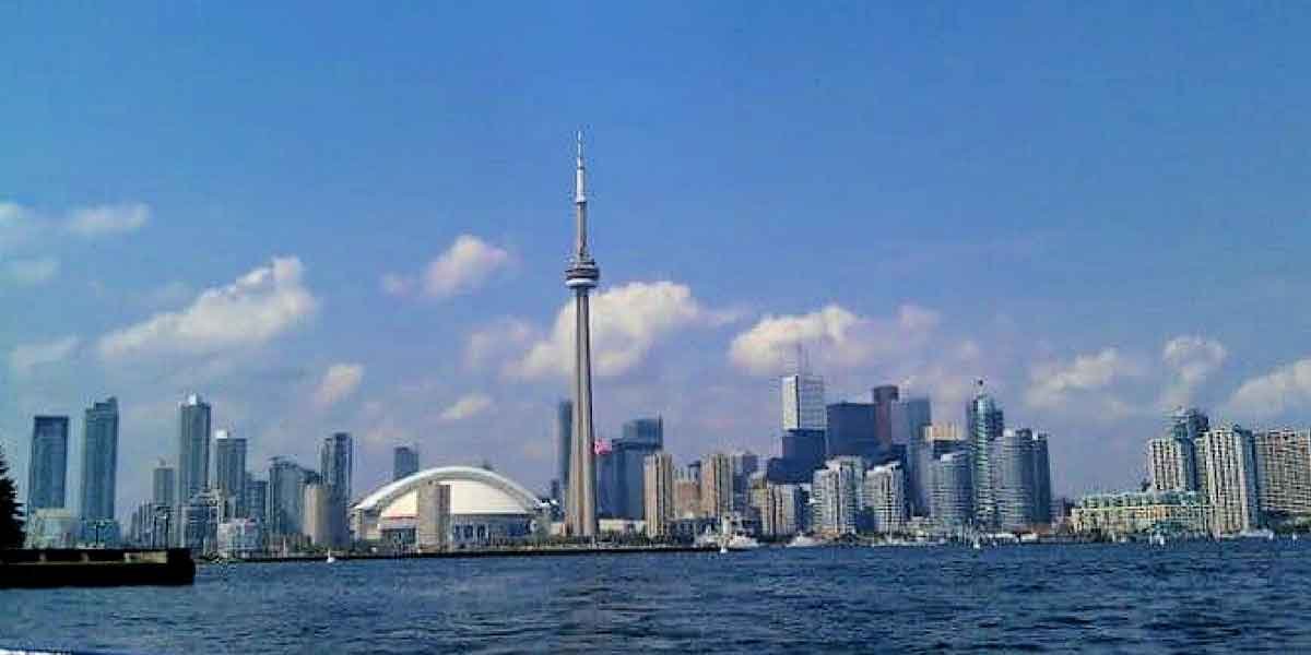 How to Navigate a New City Like a Local During an Extended Visit