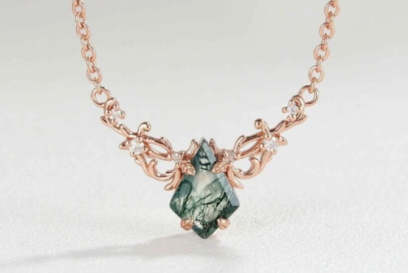 why-a-moss-agate-necklace-makes-a-meaningful-gift-1