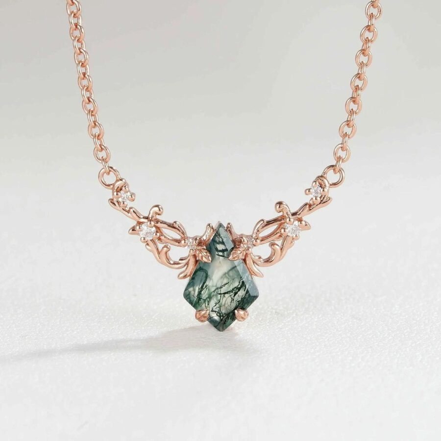 why-a-moss-agate-necklace-makes-a-meaningful-gift-1