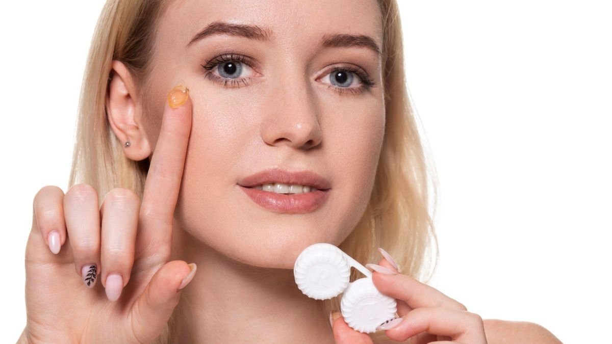 are-coloured-contact-lenses-safe-what-eye-care-pro-1