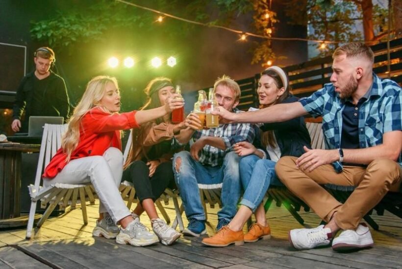 how-to-light-a-backyard-party-that-glows-after-dar-1