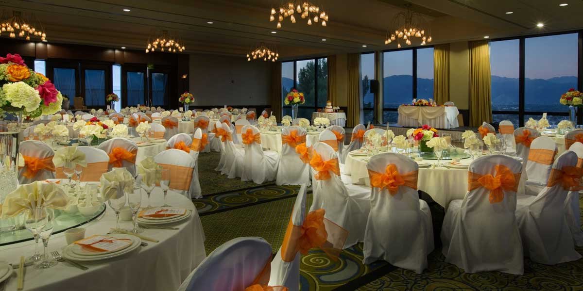 Buying Domestic Versus Imported Wholesale Tablecloths