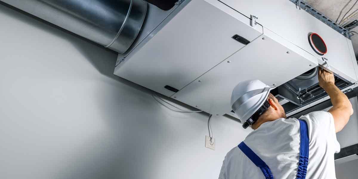 The-Role-of-an-HVAC-Contractor-in-Preventing-Moisture-Related-Damage-Indoors