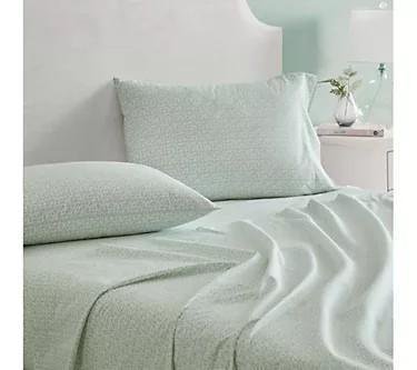 cooling-sheets-linen-pants-glow-drops-the-brillian-4