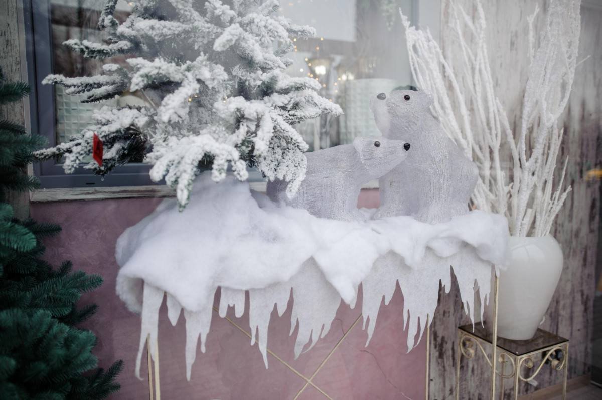 how-to-create-a-realistic-winter-display-with-deco-1