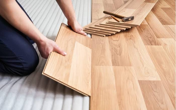 laminate-flooring-vs-vinyl-flooring-which-one-shou-1