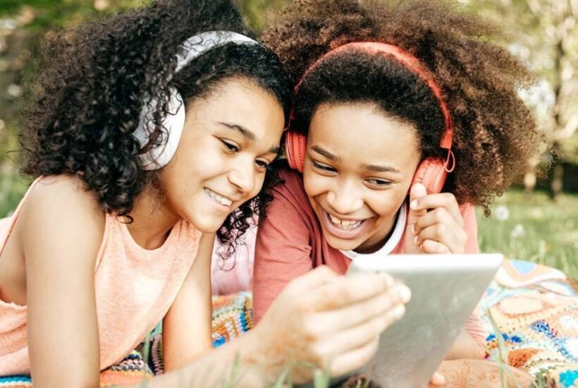 raising-social-kids-in-a-digital-world-1