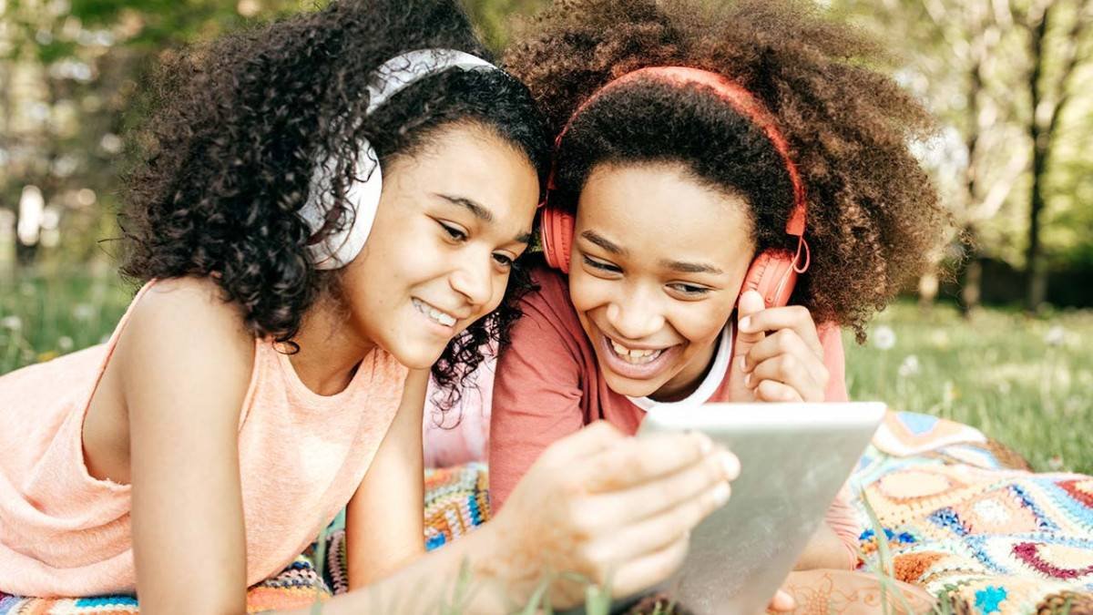 raising-social-kids-in-a-digital-world-1