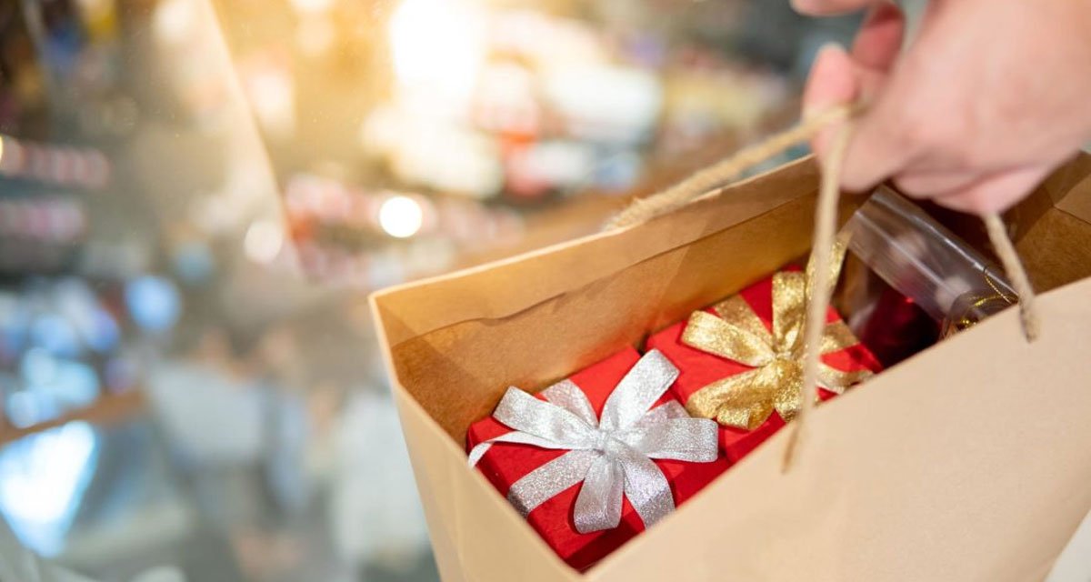 How Do First Impressions Start Before the Gift Is Opened