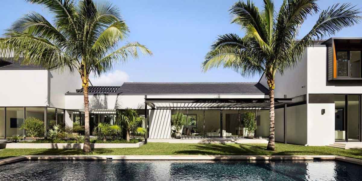 What-Homeowners-Should-Know-Before-Upgrading-to-Hurricane-Rated-Windows