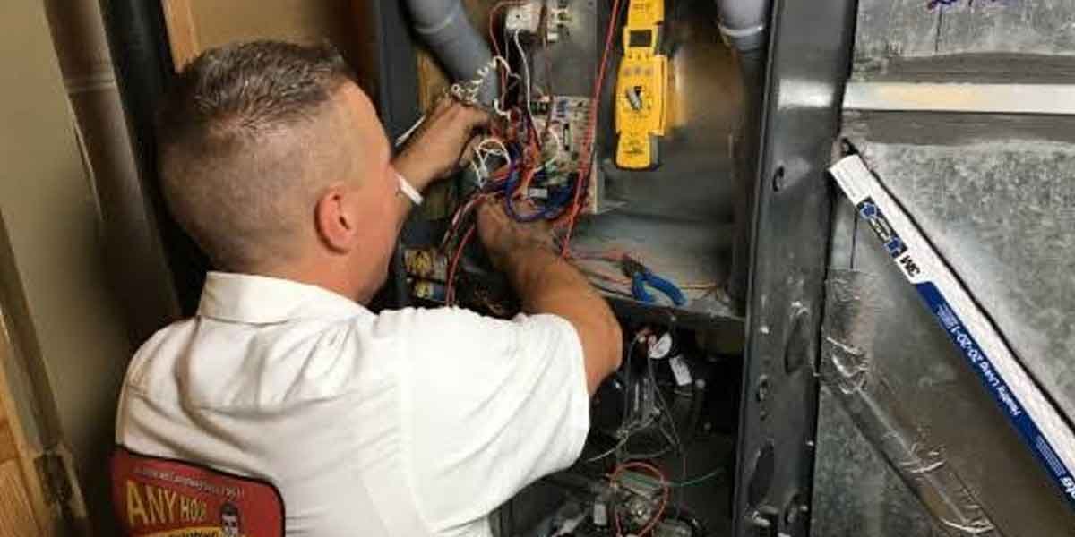 When-Your-Furnace-Acts-Up-What-to-Check,-What-to-Avoid,-and-When-to-Call-a-Pro