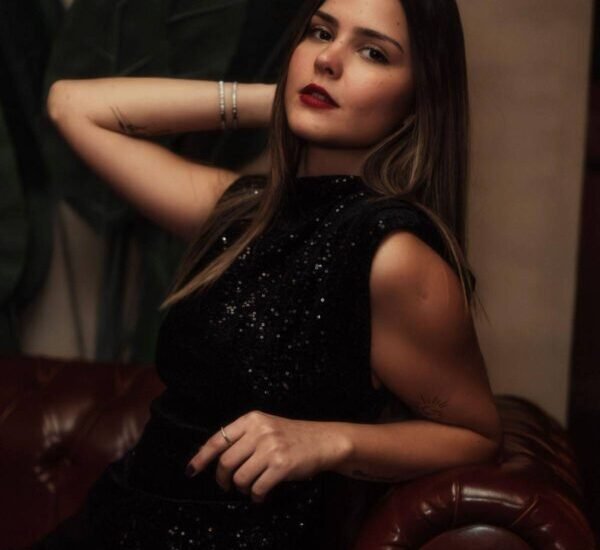 a-direct-model-booking-platform-removes-agency-com-1