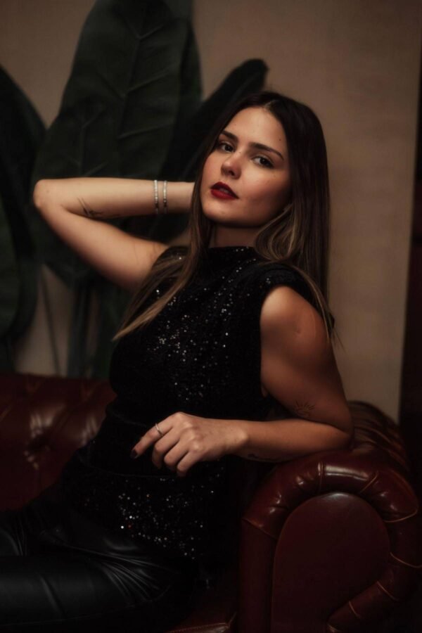 a-direct-model-booking-platform-removes-agency-com-1