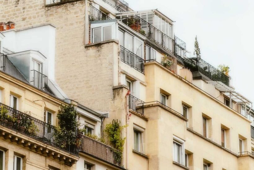 Anna Kloots ex husband story gave way to a Paris apartment building like this one, where an upstairs neighbor changed everything
