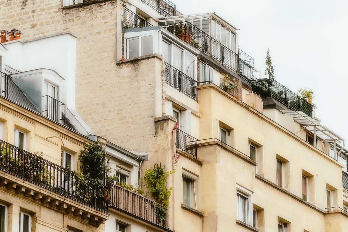 Anna Kloots ex husband story gave way to a Paris apartment building like this one, where an upstairs neighbor changed everything