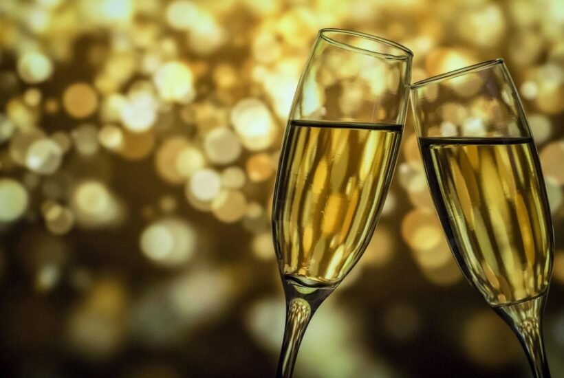 how-to-plan-a-luxurious-anniversary-celebration-yo-1